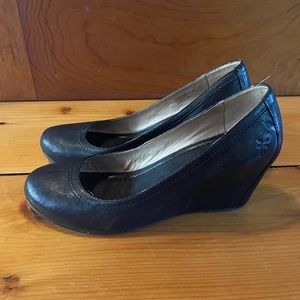 Black Frye Carson wedge pump 8.5